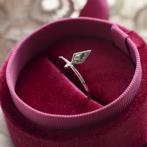 Gold ring with kite salt and pepper diamond and white diamonds CIAN Thumbnail