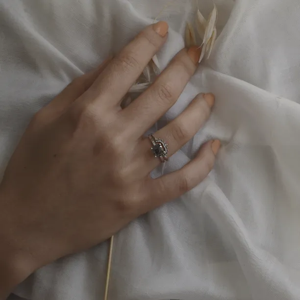 Gold ring with salt and pepper diamond and side diamonds ROXANE Image