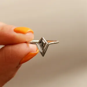 Non-traditional ring with kite salt'n'pepper diamond GIRALDA Thumbnail