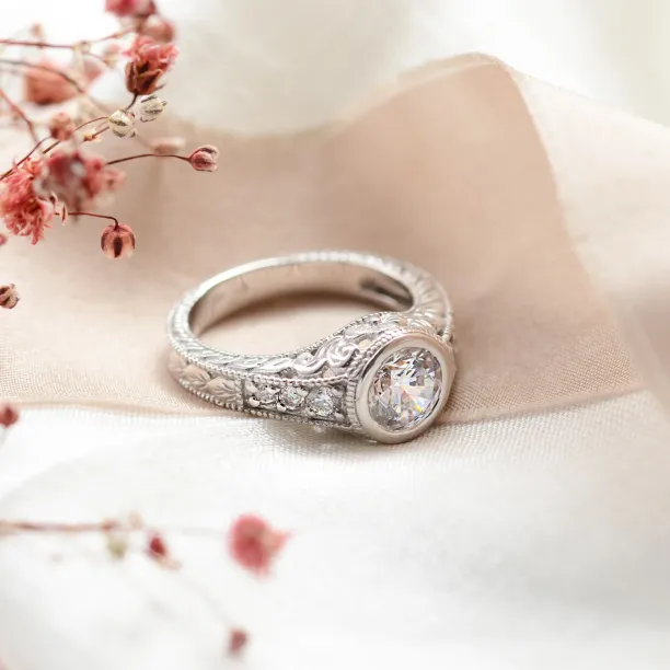 Vintage ring with moissanite and diamonds SOLA Image
