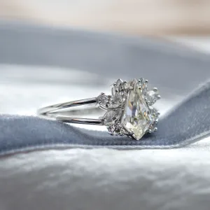 Vintage engagement ring in gold with moissanites THEODORE Thumbnail
