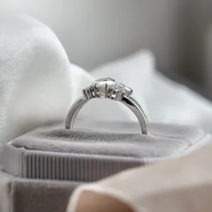 Vintage engagement ring in gold with moissanites THEODORE Thumbnail