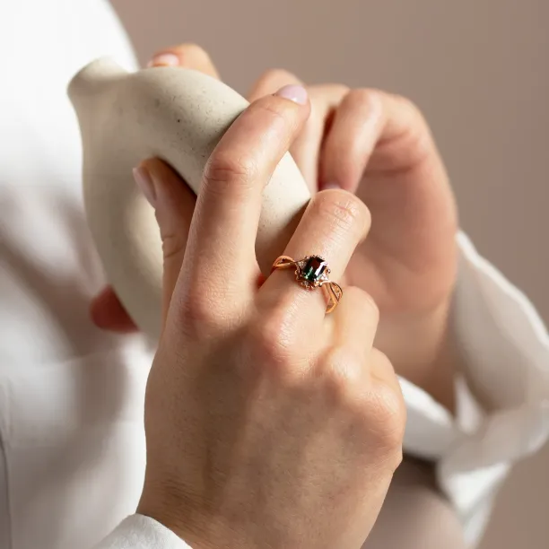 Unique vintage gold ring with green sapphire and diamonds BAROQUE Image