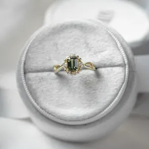 Unique vintage gold ring with green sapphire and diamonds BAROQUE Thumbnail