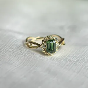 Unique vintage gold ring with green sapphire and diamonds BAROQUE Thumbnail