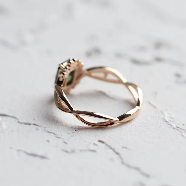 Unique vintage gold ring with green sapphire and diamonds BAROQUE Image