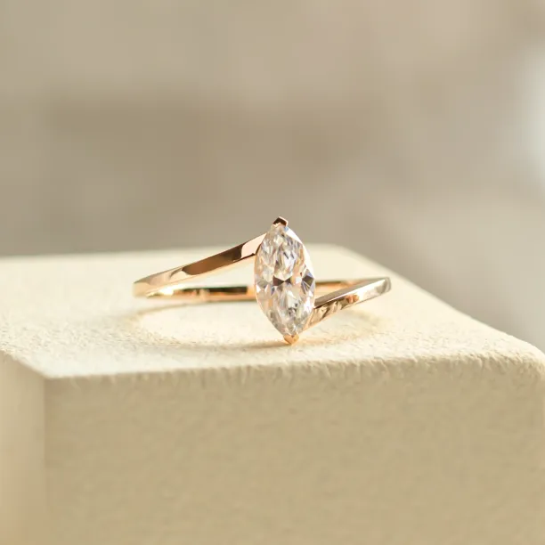 Elegant ring with marquise moissanite CHARLOTTE Image
