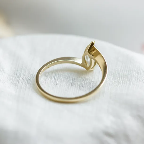 Elegant ring with marquise moissanite CHARLOTTE Image