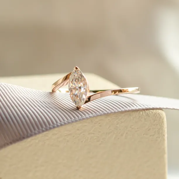 Elegant ring with marquise moissanite CHARLOTTE Image