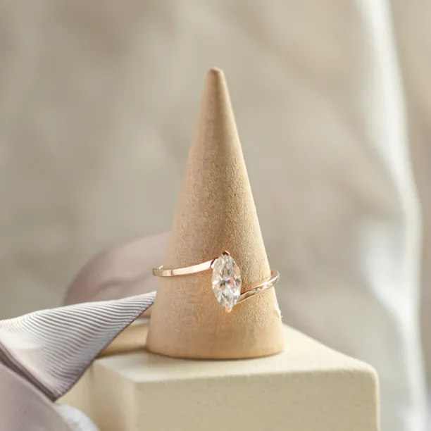 Elegant ring with marquise moissanite CHARLOTTE Image