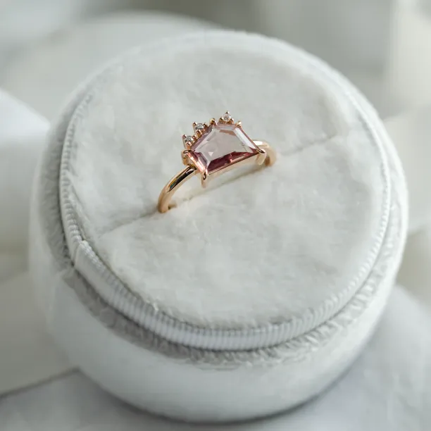 Gold ring with sapphire and diamonds TARA Image