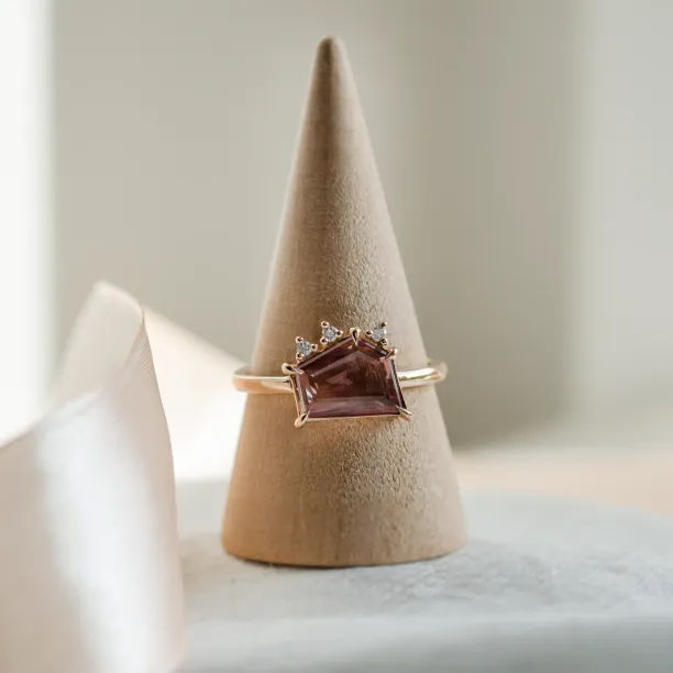 Gold ring with sapphire and diamonds TARA Image