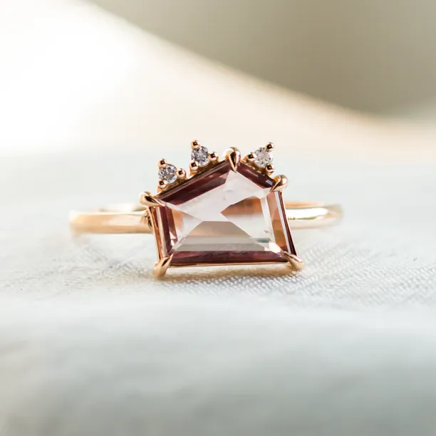 Gold ring with sapphire and diamonds TARA Image