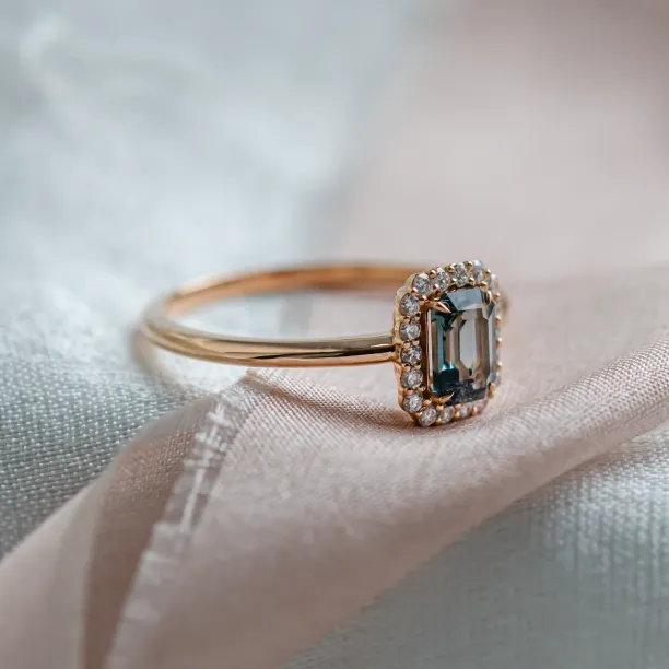 Halo gold ring with teal baguette sapphire and diamonds CELADON Image