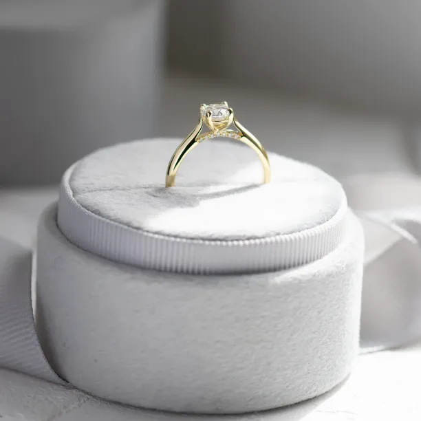 Luxury lab-grown diamond engagement ring LUCIENNE Image