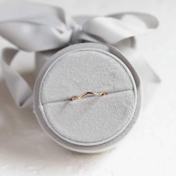 Dainty gold wavy ring GAIA Image