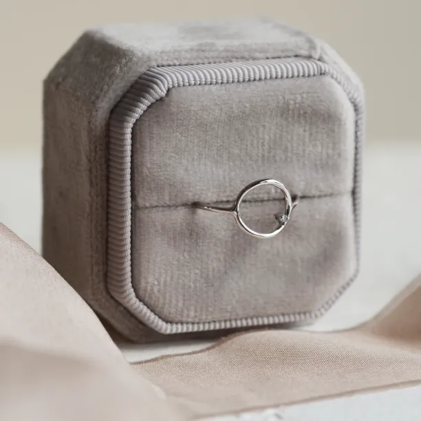 Gold minimalist ring with salt and pepper diamond MERIDA Image