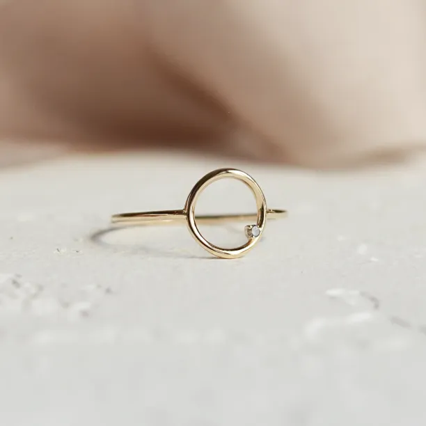 Gold minimalist ring with salt and pepper diamond MERIDA Image