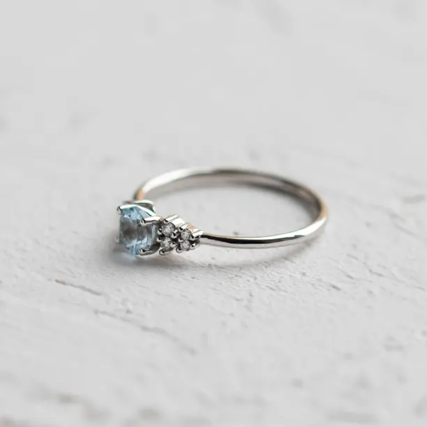 Dainty round aquamarine ring gold AZZURRO Image