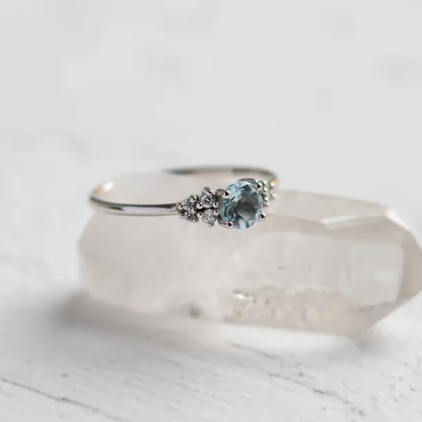 Dainty round aquamarine ring gold AZZURRO Image