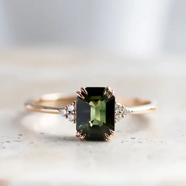 Gold ring with emerald sapphire and diamonds REZI Image