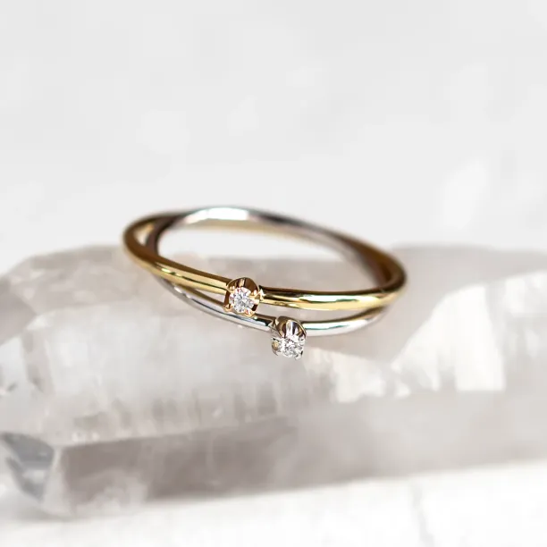 Gold minimalistic ring with diamond LAUDE Image