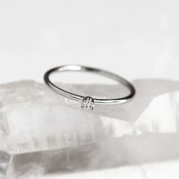 Gold minimalistic ring with diamond LAUDE Image