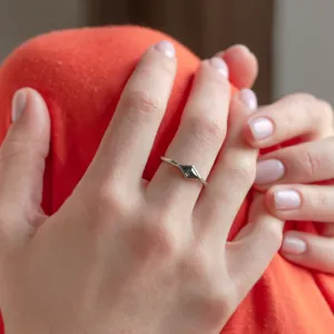 Gold ring with horizontal kite salt and pepper diamond SHAFT Thumbnail