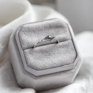 Gold ring with horizontal kite salt and pepper diamond SHAFT Thumbnail