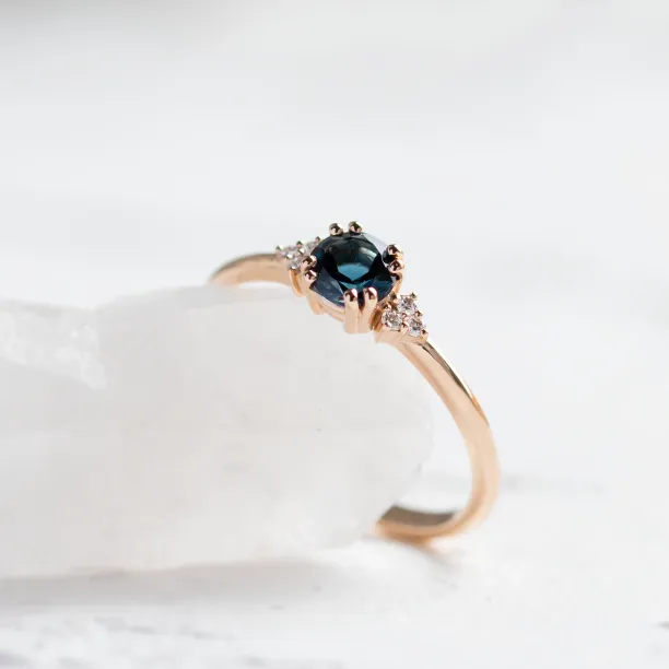 Engagement ring with topaz and diamonds MONELAND Image