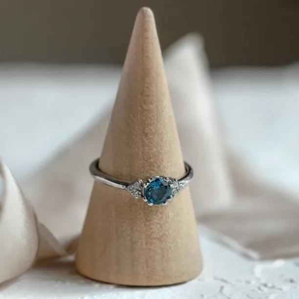 Engagement ring with topaz and diamonds MONELAND Image