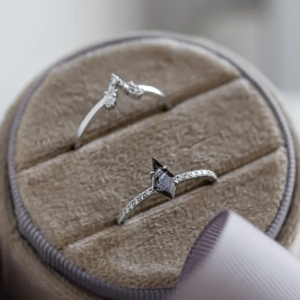 Set of gold rings with salt and pepper diamond ZEQUIN Image