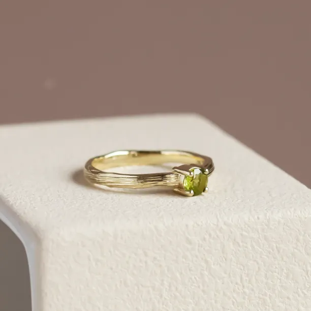 Gold ring in tree bark shape with peridot OLIVE Image