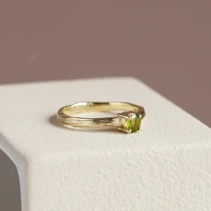Gold ring in tree bark shape with peridot OLIVE Thumbnail