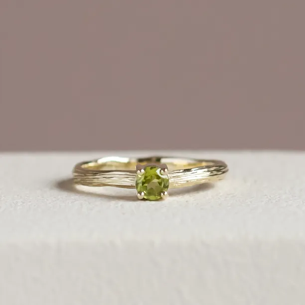Gold ring in tree bark shape with peridot OLIVE Image