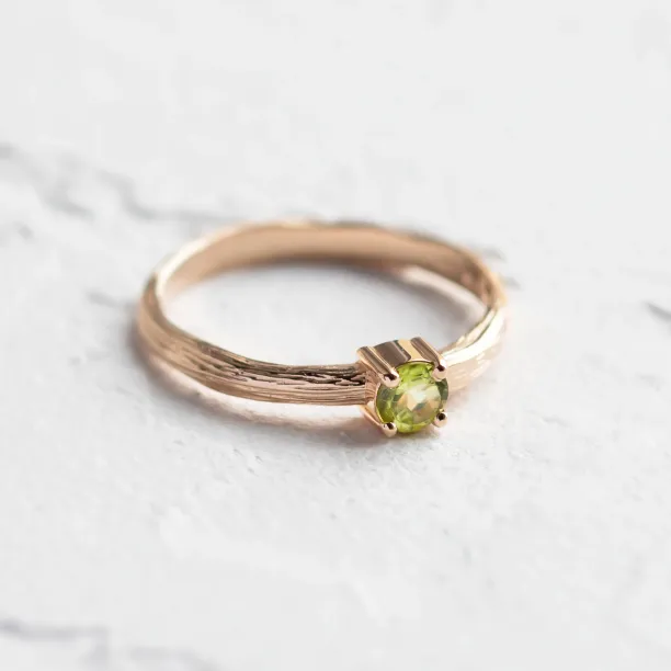 Gold ring in tree bark shape with peridot OLIVE Image