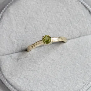 Gold ring in tree bark shape with peridot OLIVE Thumbnail