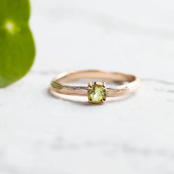 Gold ring in tree bark shape with peridot OLIVE Image