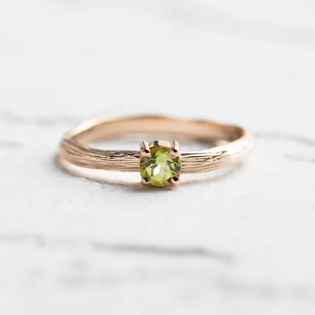 Gold ring in tree bark shape with peridot OLIVE Image