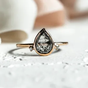 Cluster ring with salt and pepper diamonds KERELA