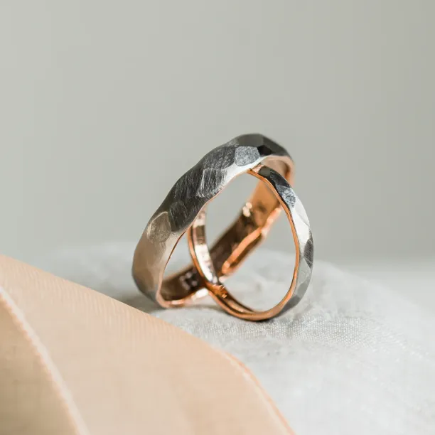 Black wedding bands in gold with hammered surface AZTEK Image