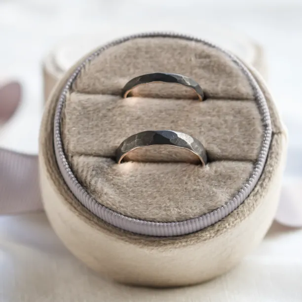 Black wedding bands in gold with hammered surface AZTEK Image