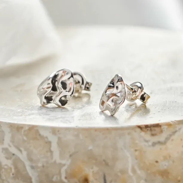 Unique gold heartshaped earrings CHÉRIE Image