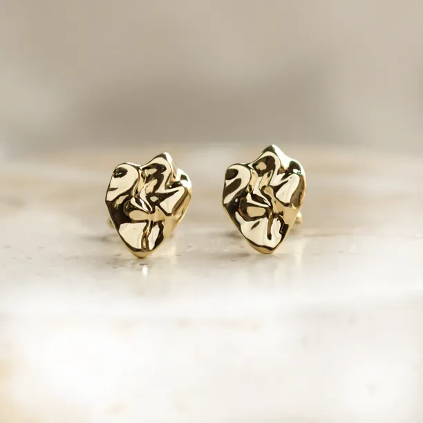 Unique gold heartshaped earrings CHÉRIE Image