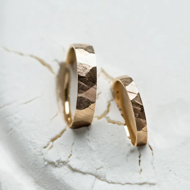 Gold hammered wedding rings BOMM Image
