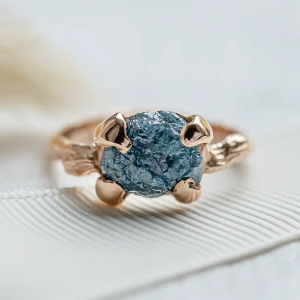 Gold ring with blue raw diamond and unusual rim SKY Image