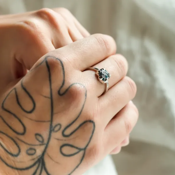 Gold ring with raw diamond VITA Image