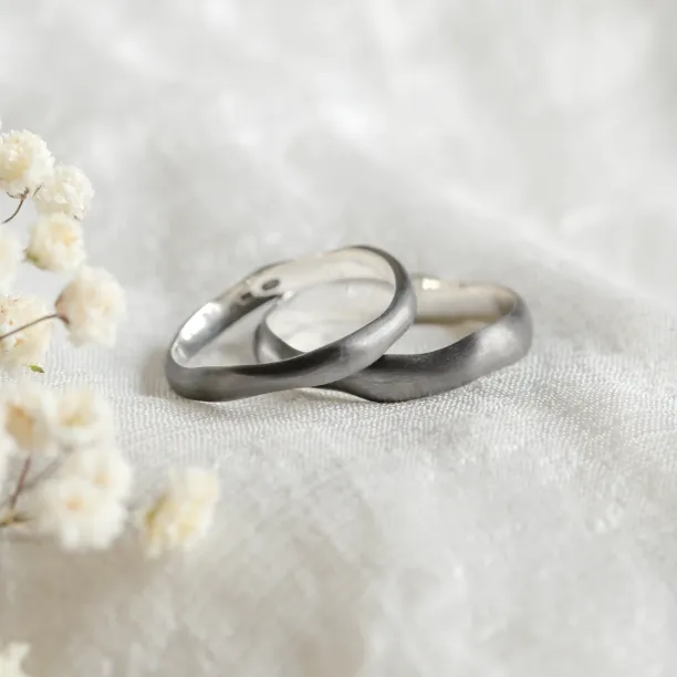 Black curved wedding rings SHALE Image