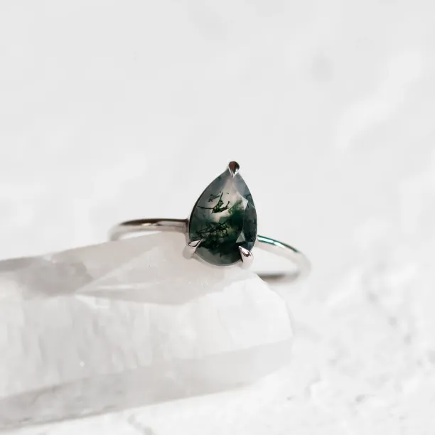 Minimalist engagement ring with moss agate FREYA Image