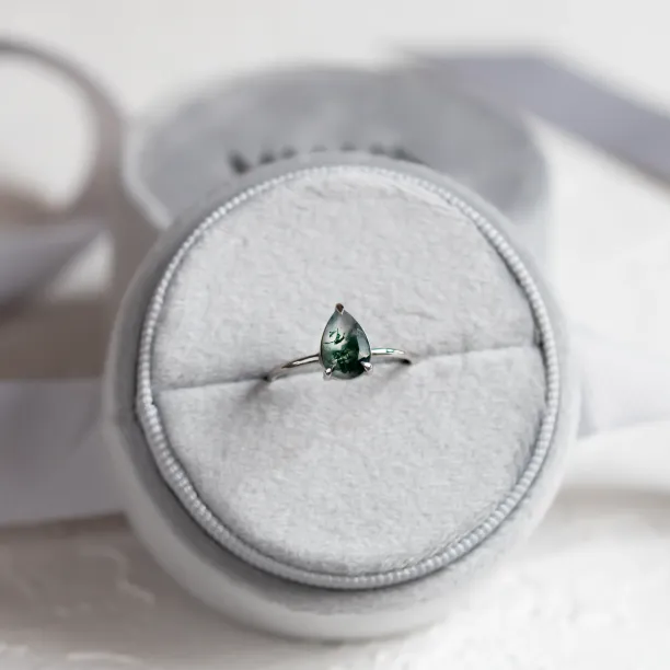 Minimalist engagement ring with moss agate FREYA Image